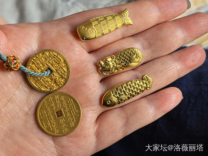 摸摸黄鱼头 一生不发愁