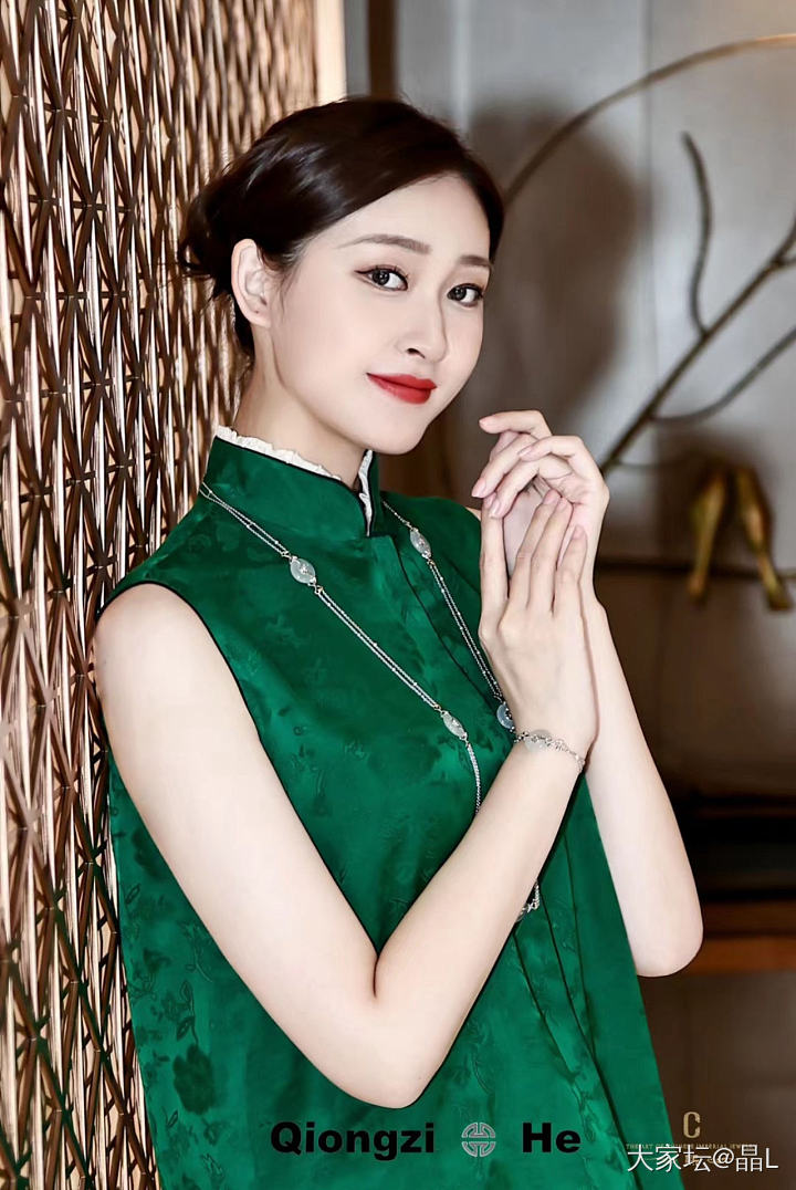 👧春节后第一次回家，被窝里试试手镯吧🎊感谢宝贝送的小蛋糕，每种口味都香甜浓郁😋星..._金