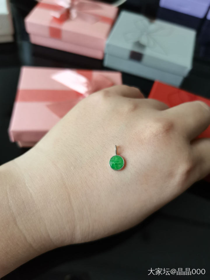 翡翠甜绿色平安扣手链，耳钉，项链。_翡翠