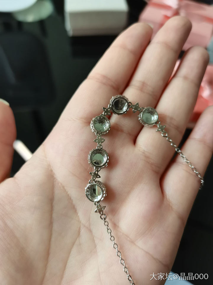 翡翠甜绿色平安扣手链，耳钉，项链。_翡翠