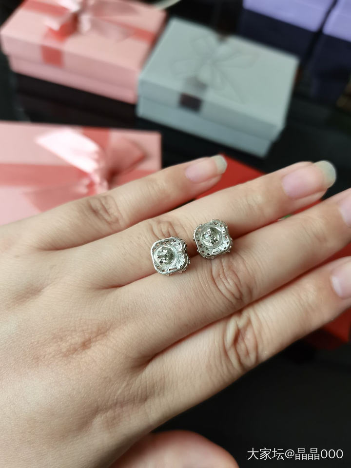 翡翠甜绿色平安扣手链，耳钉，项链。_翡翠