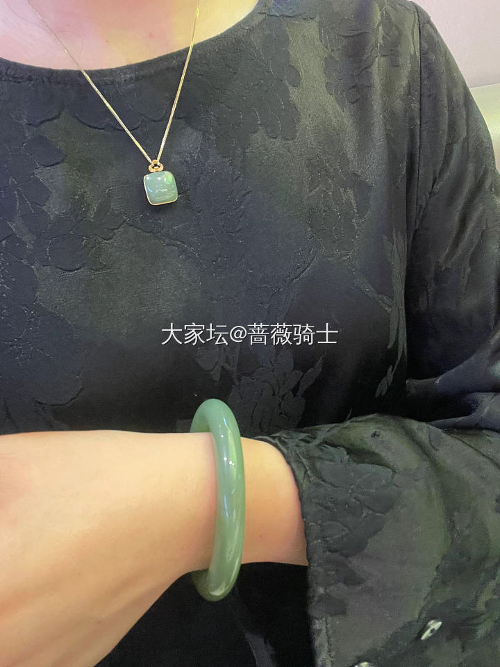 碧玉粉青方糖的搭配_吊坠和田玉
