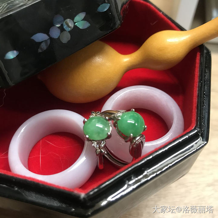 帮我看看这个平安扣值多少钱？_翡翠