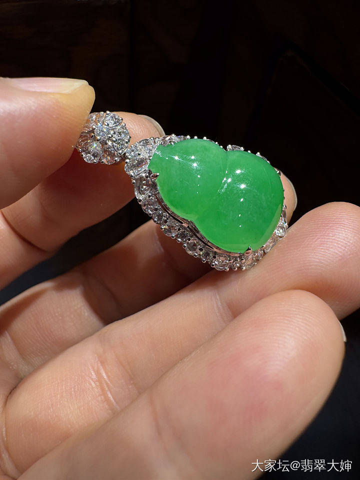 正阳绿大葫芦吊坠_翡翠