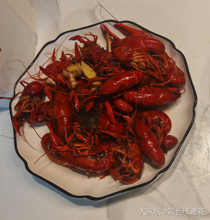 辣卤小龙虾配凉面。_美食