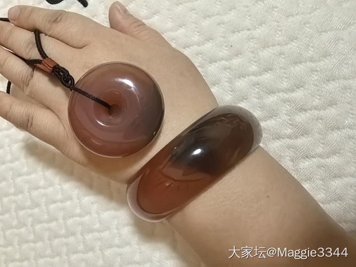 花3000块买条北红金沟料镯子可以吗_玉髓玛瑙