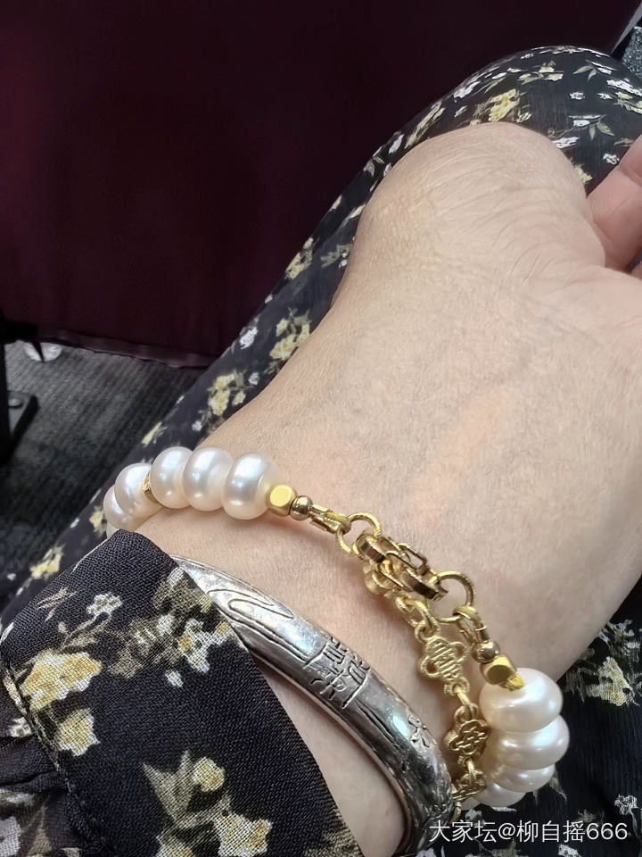 简单且温柔_金搭配首饰