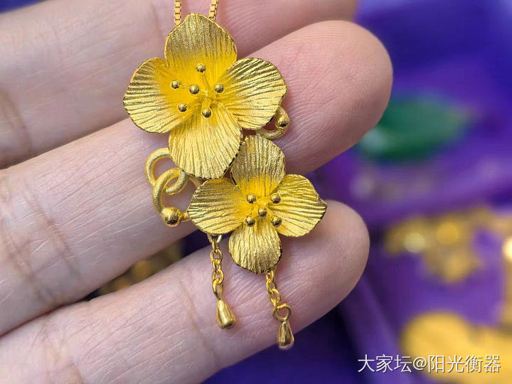 周生生绣球花吊坠_金