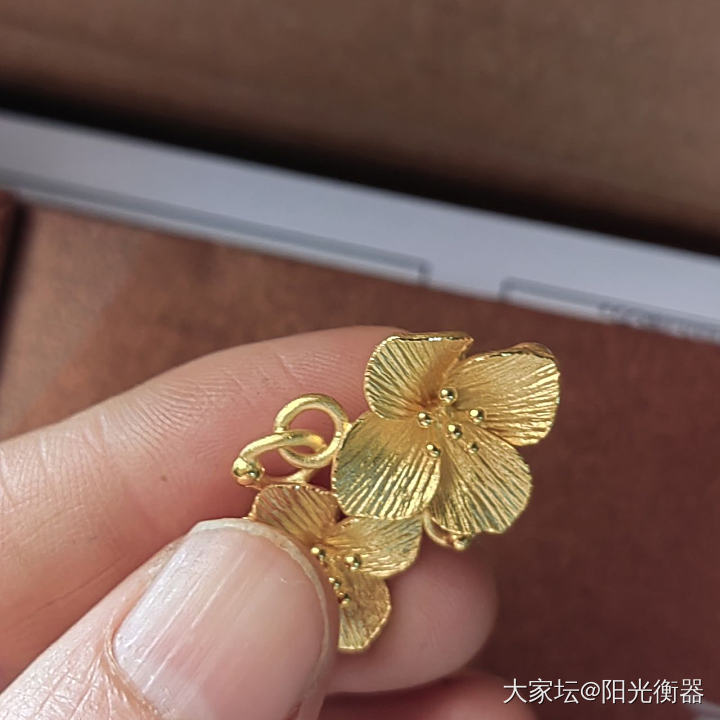 周生生绣球花吊坠_金