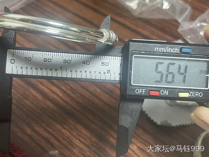 出四只银镯，楼下分解_银