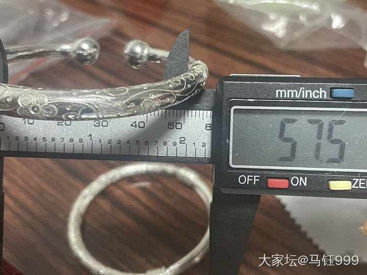出四只银镯，楼下分解_银