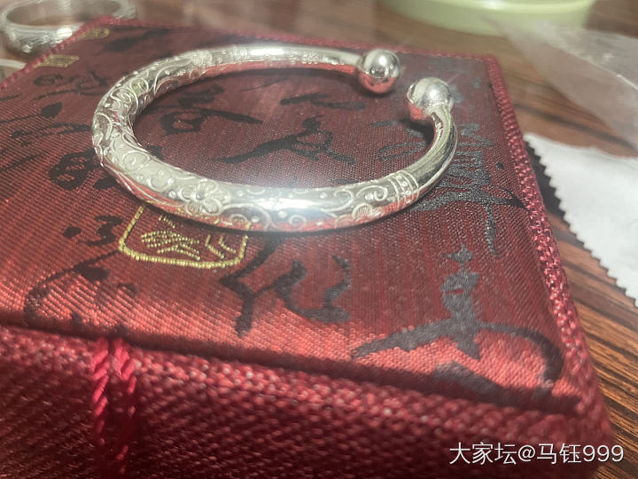出四只银镯，楼下分解_银