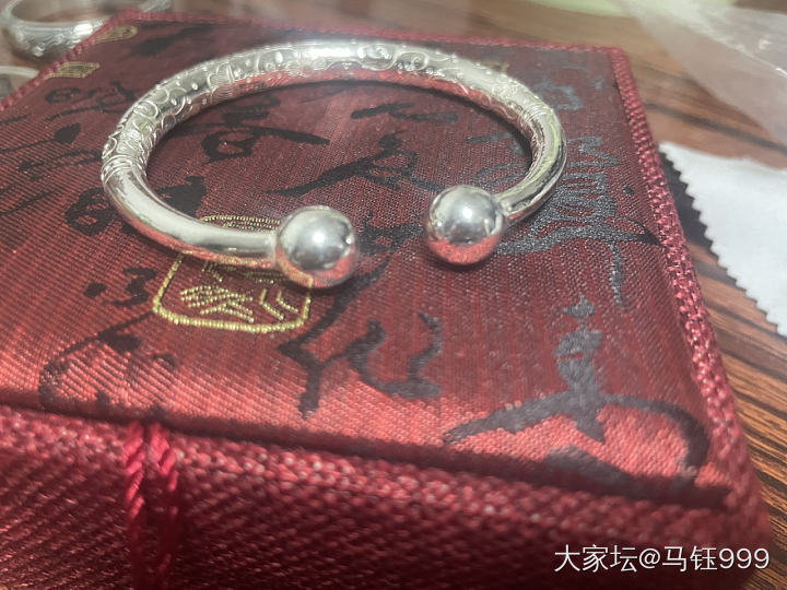 出四只银镯，楼下分解_银