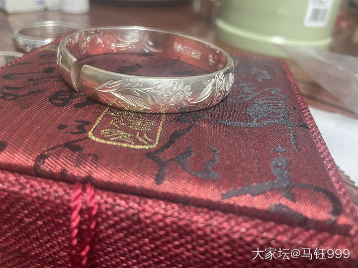 出四只银镯，楼下分解_银