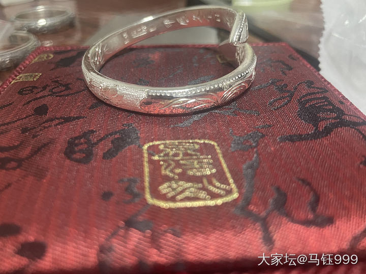 出四只银镯，楼下分解_银
