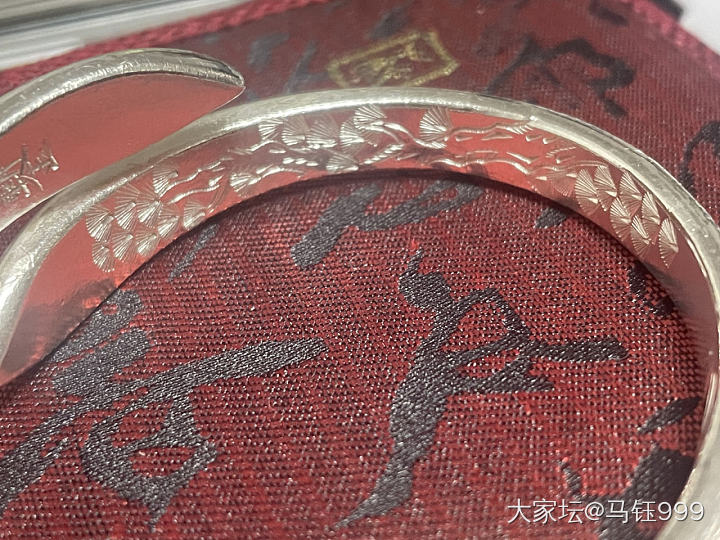 出四只银镯，楼下分解_银