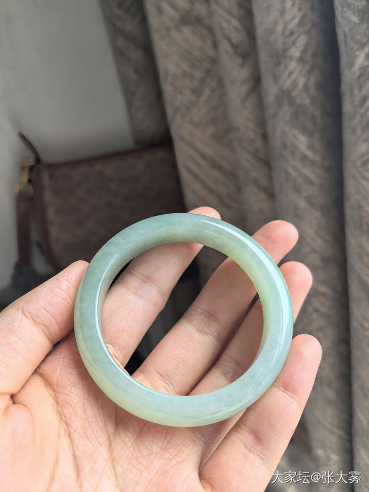 出一支53圈的晴绿翡翠手镯_翡翠