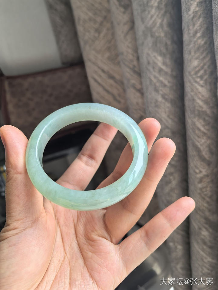 出一支53圈的晴绿翡翠手镯_翡翠