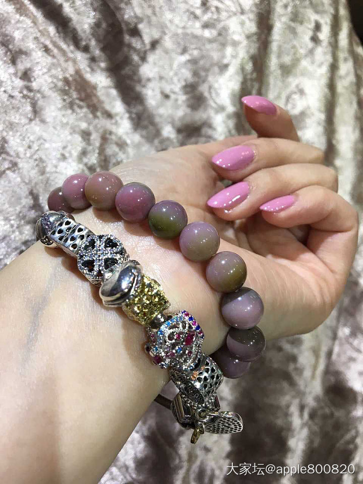 十年前的俩手串
那时候还不知道买金_木