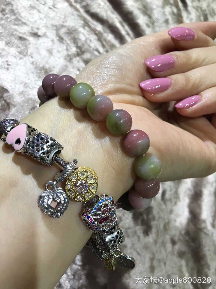 十年前的俩手串
那时候还不知道买金_木