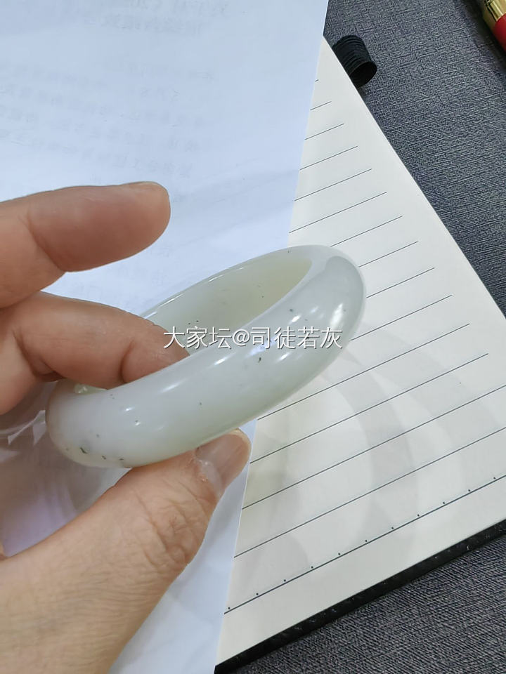 和田点墨贵妃镯_和田玉