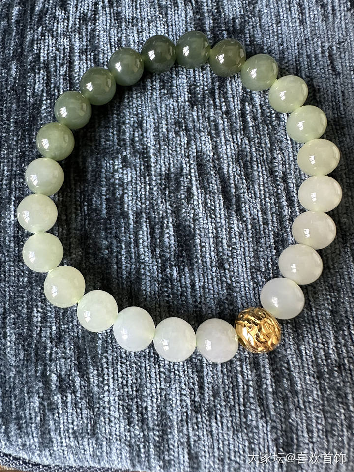 北方的夏天总是来的晚一些，把我的串串们拿出来，重新穿一穿。
       不像姐..._串珠金