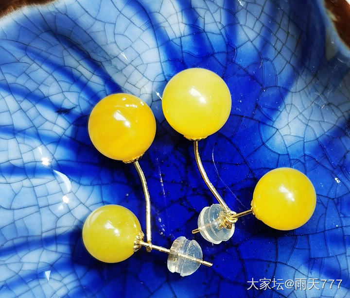 18k金镶嵌的耳环_金