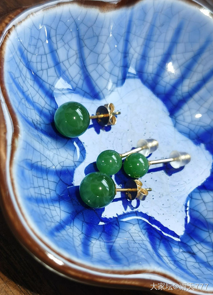 18k金镶嵌的耳环_金