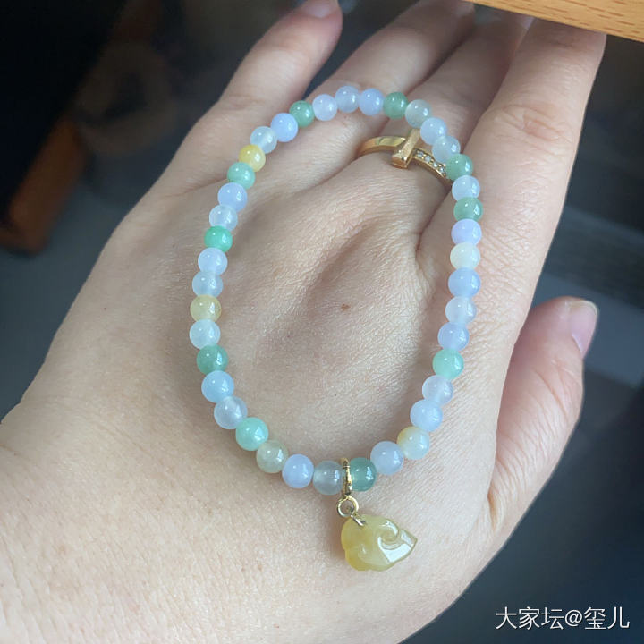 出坑，翡翠小件就剩这些啦，便宜出_翡翠