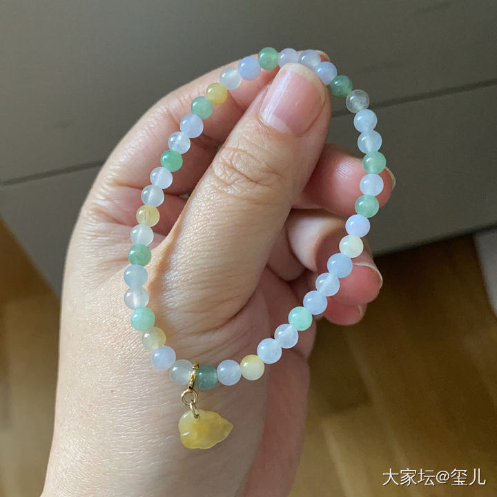 出坑，翡翠小件就剩这些啦，便宜出_翡翠