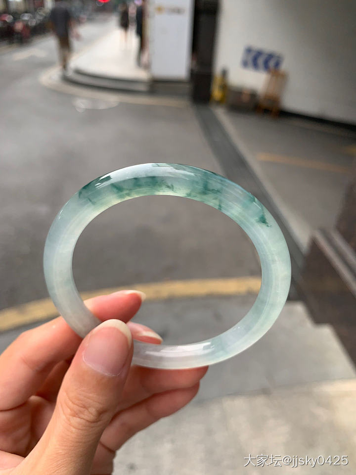 土豪们，我到展厅内部看翡翠高货了_翡翠