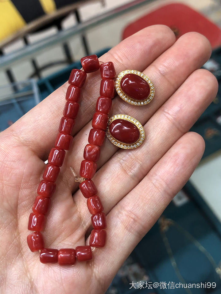 阿卡珊瑚18黄金钻石耳钉_有机宝石