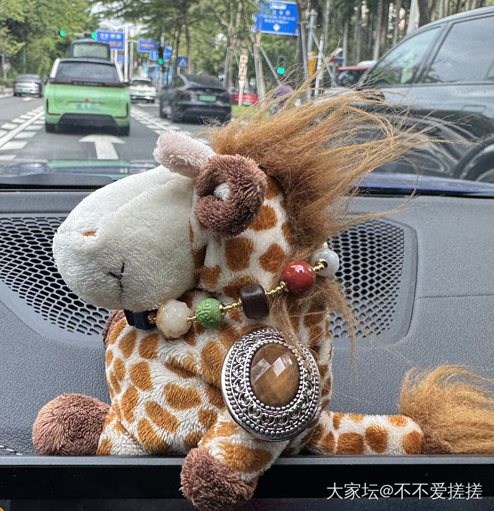 移动的首饰架_时尚彩色宝石