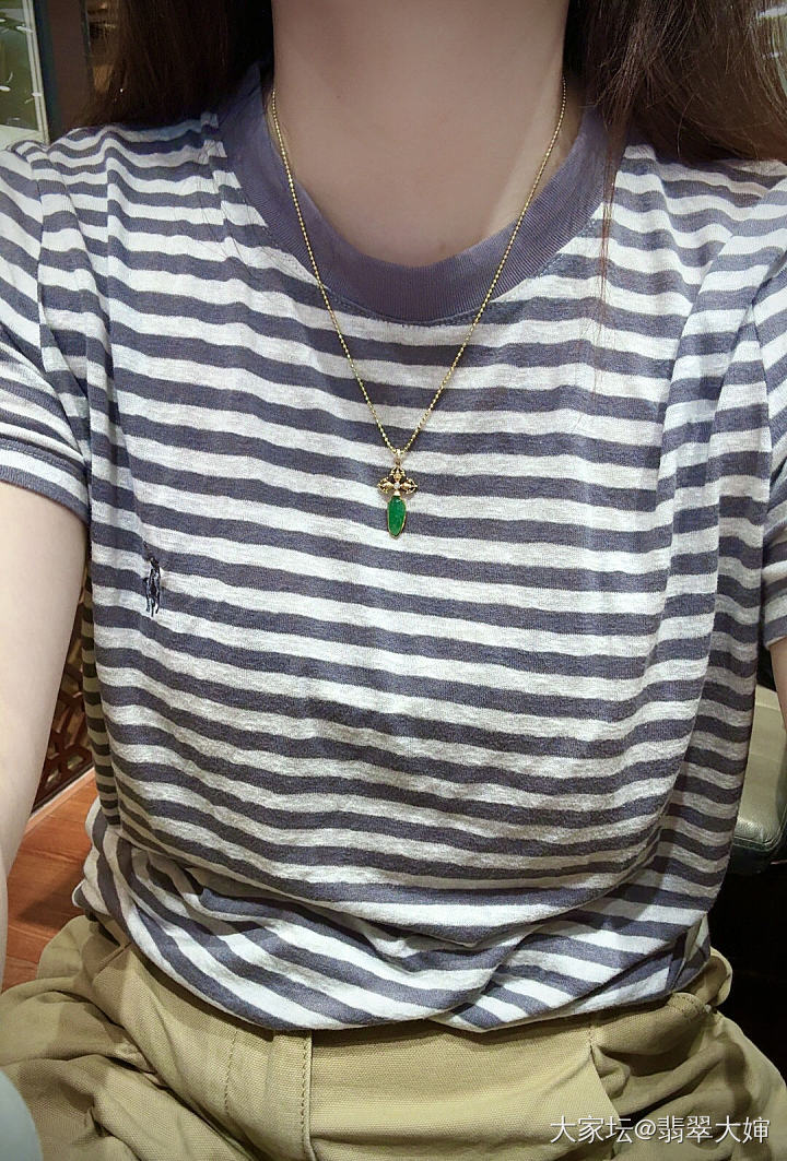 木那翡翠吊坠有上身照_翡翠