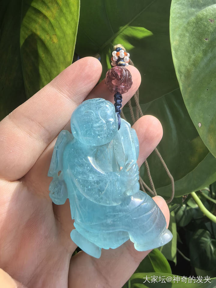 海蓝宝把件_有机宝石