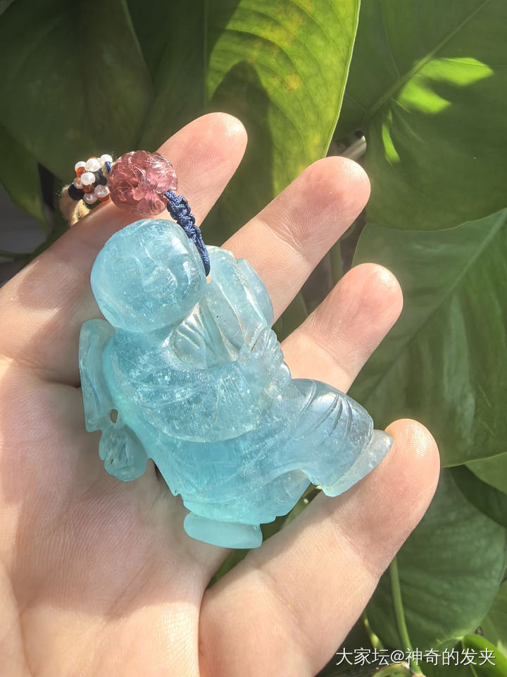 海蓝宝把件_有机宝石