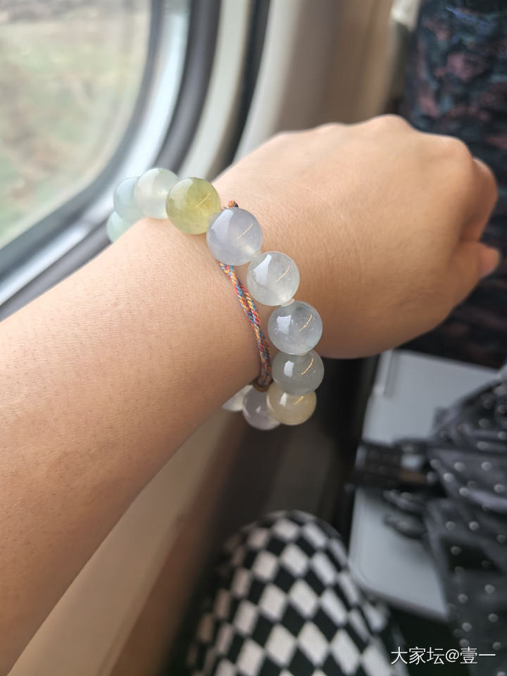 高铁上的光线特别适合拍珠子_翡翠