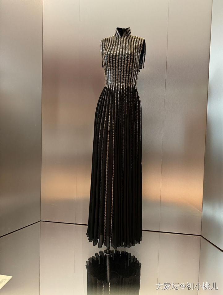 卢浮宫Richelieu馆一楼99套高定礼服_闲聊