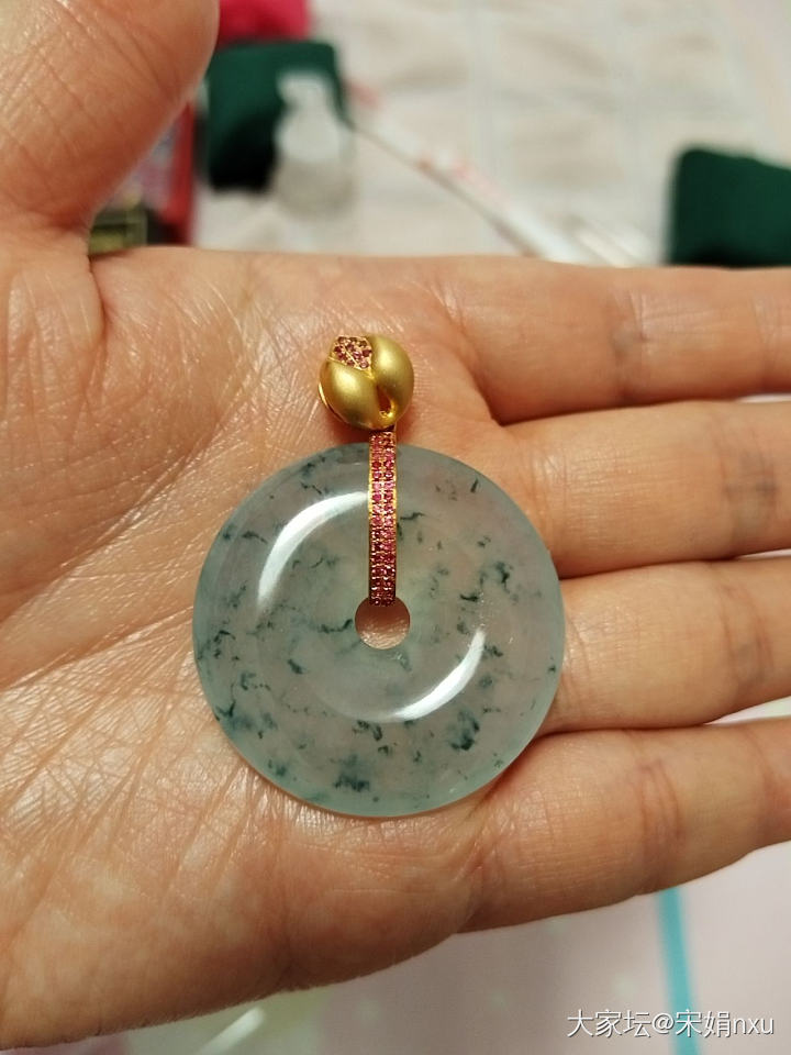 早年入的一对老种飘绿花，丫头三岁买的_翡翠