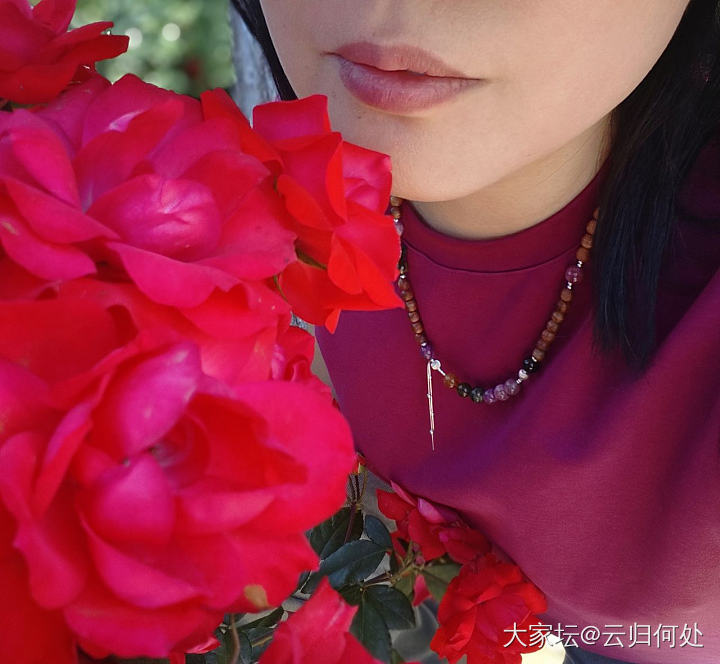 出来溜达一下嘿嘿😬😬😬沉香*碧玺项链很喜欢嘿嘿😬😬😬_碧玺沉香