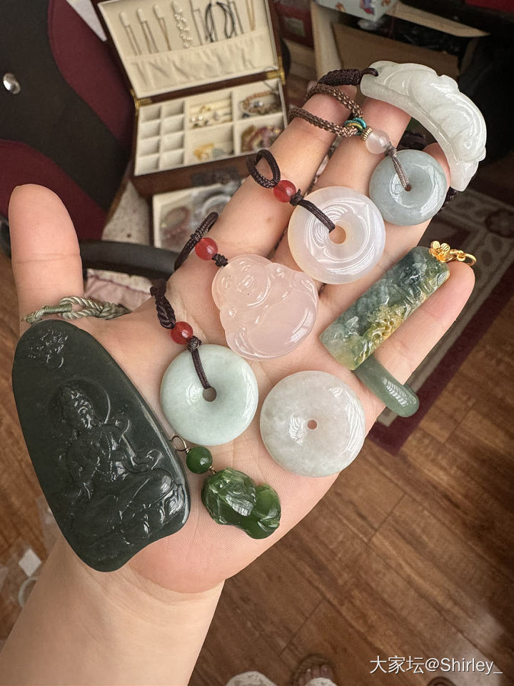 这一堆打包200包邮有没有人要的_首饰