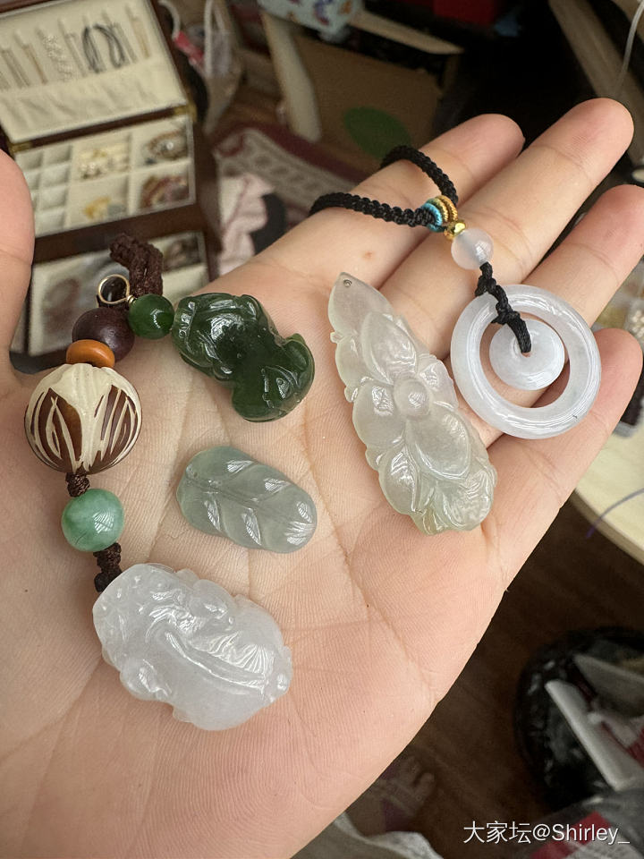 这一堆打包200包邮有没有人要的_首饰