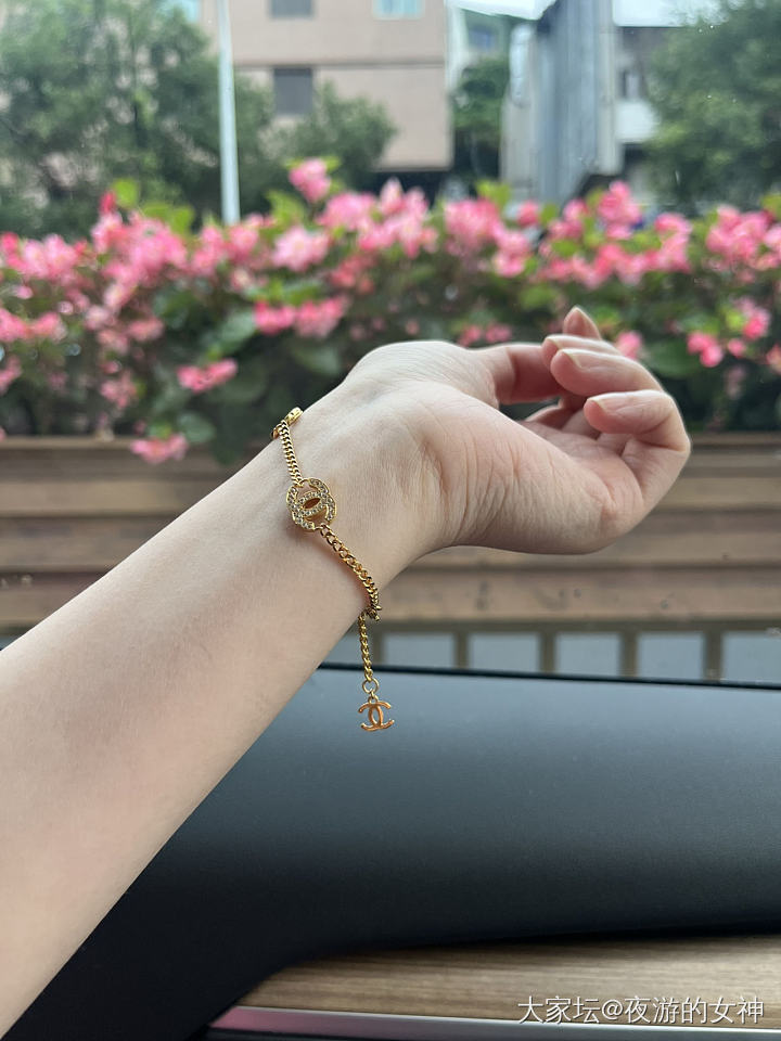 我的上线很紧张悄悄跟我说昨天市场监督管理局又来查了两家高仿店_金