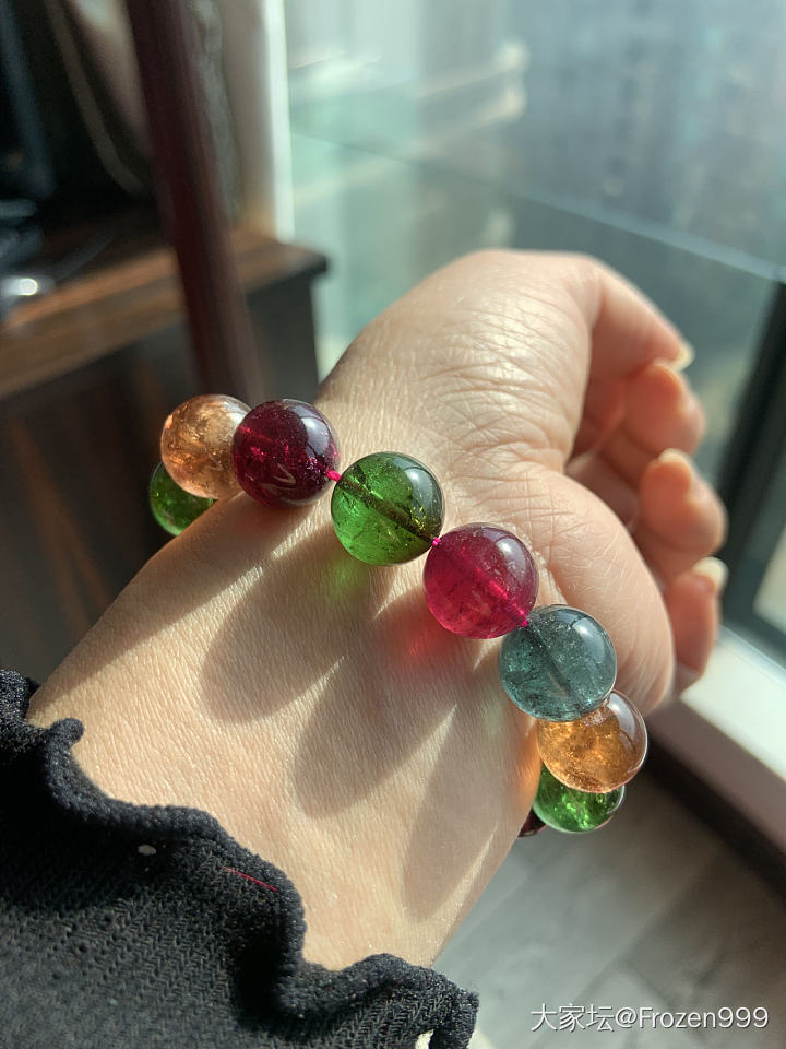 人有时候是会被自己无语到的_彩色宝石
