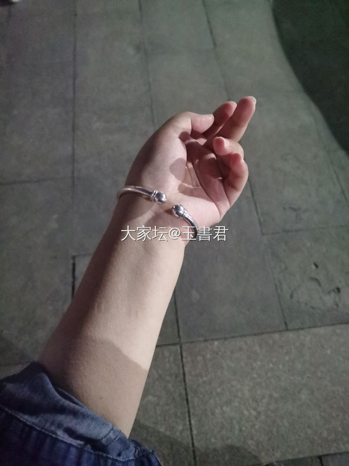 又到了露手腕的季节_手镯银