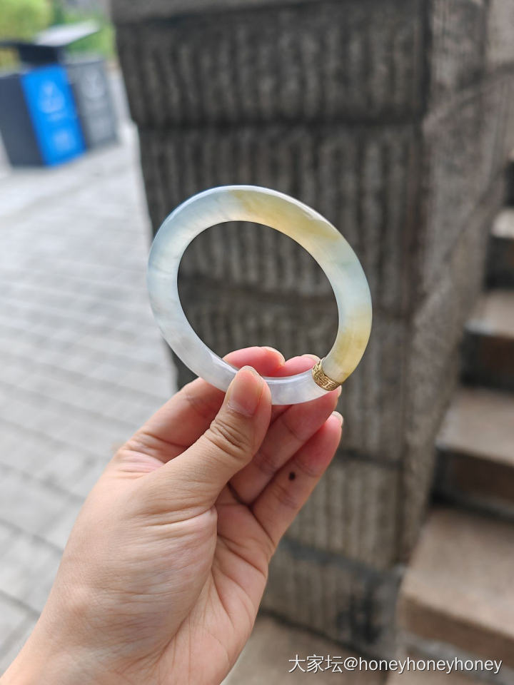 高冰黄翡圆条手镯A货54圈口。_翡翠
