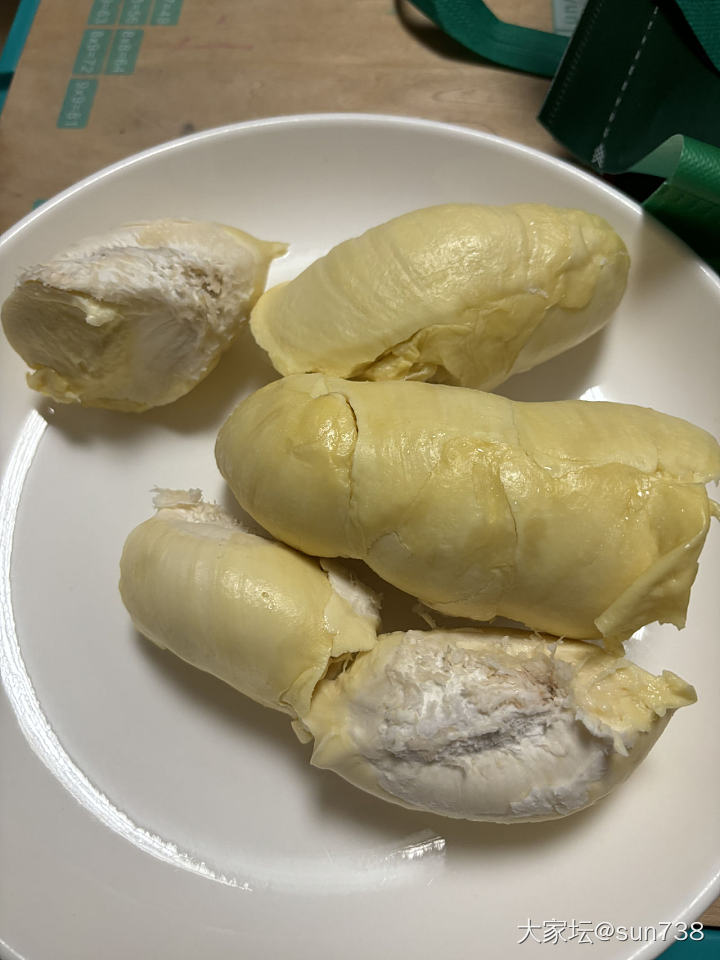 今年百果园的榴莲比以往都便宜！_水果