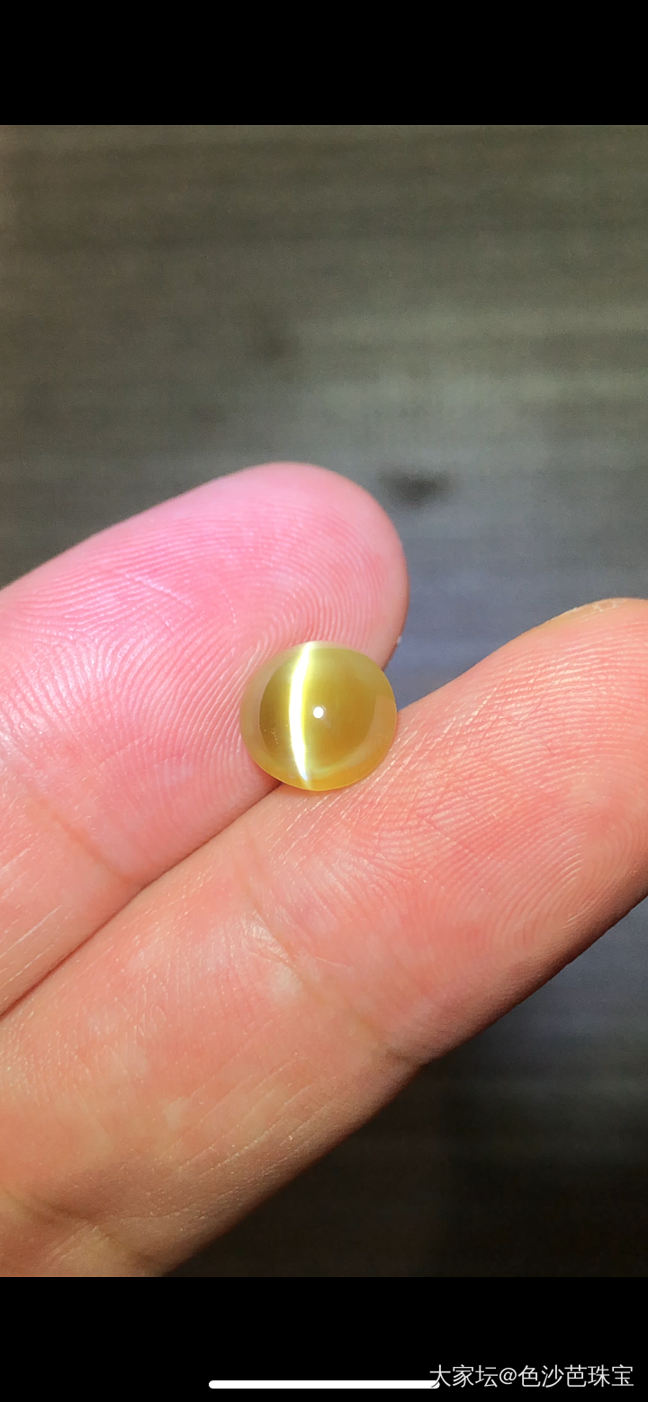4.53克拉正圆形蜜糖金绿猫眼精品_名贵宝石