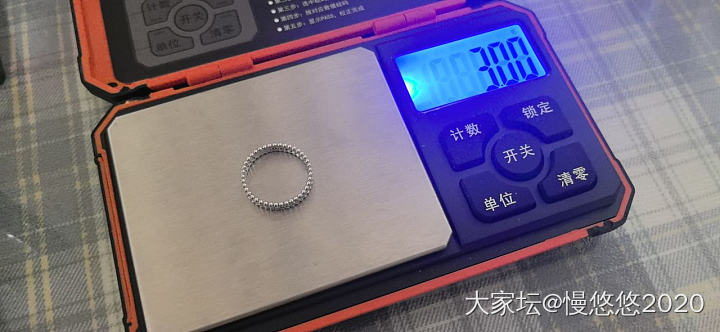 再出几个铂金镶嵌莫桑钻_首饰