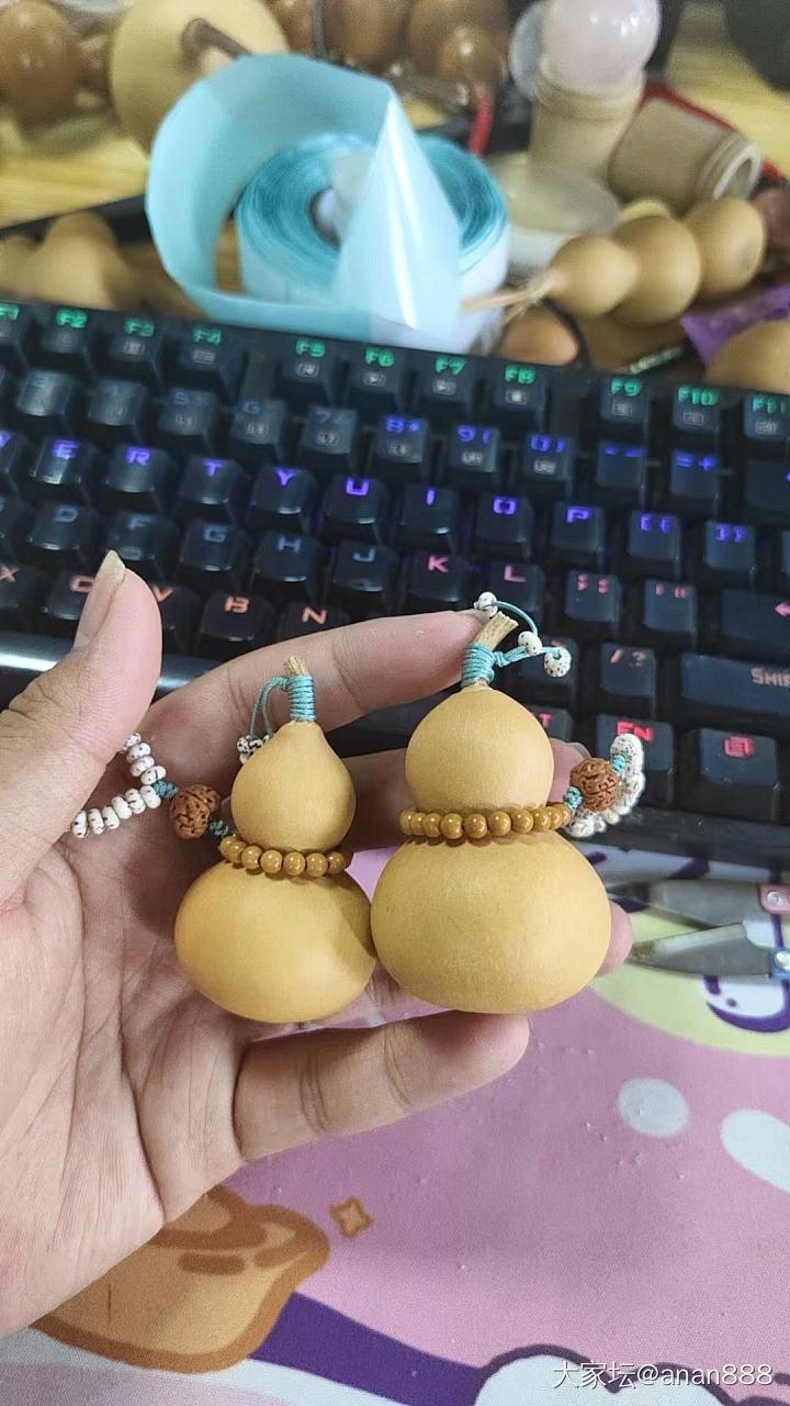 买了两个小葫芦，准备盘一下，好可爱_葫芦